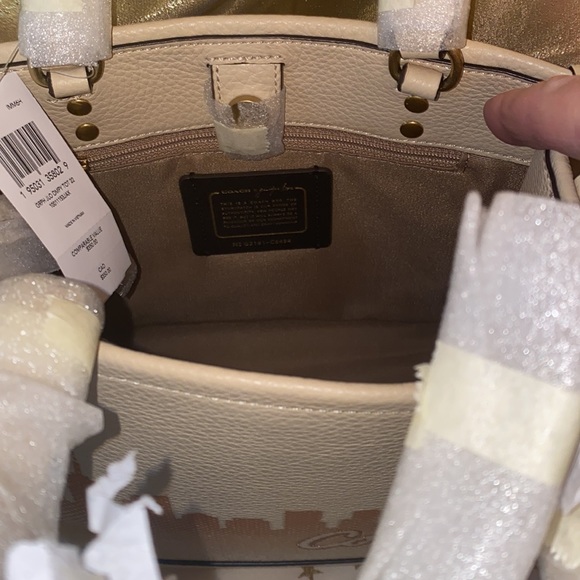 NWT Coach JLO Dempsey Tote 22” with NWT Coach JLO NYC  Wristlet & Bag Charm - Picture 8 of 17